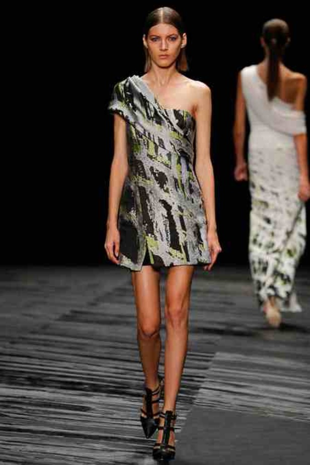 الفصول الأربعة تجتمع تحت سحابة J. MENDEL