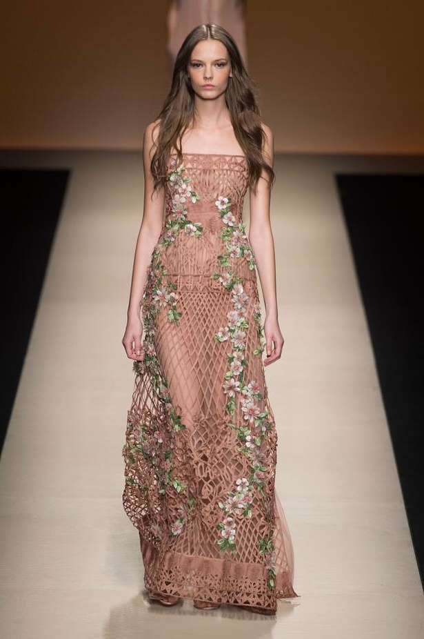 حوريات بوهيمية في عرض Alberta Ferretti لربيع وصيف 2015