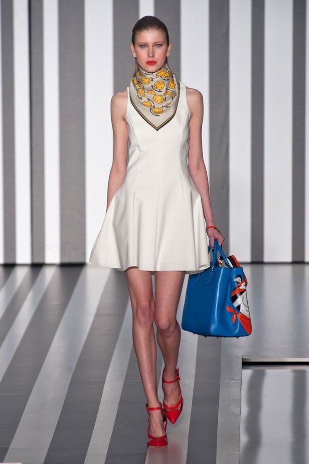 Anya Hindmarch... تصميم واحد يكسر القواعد