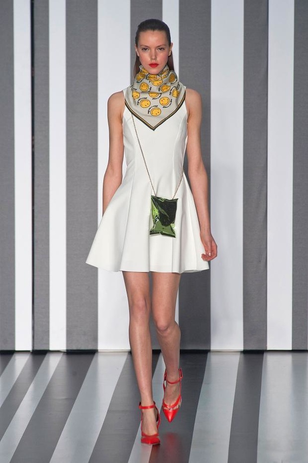 Anya Hindmarch... تصميم واحد يكسر القواعد