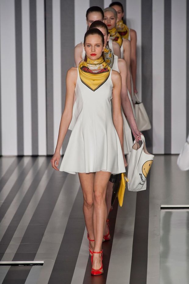 Anya Hindmarch... تصميم واحد يكسر القواعد