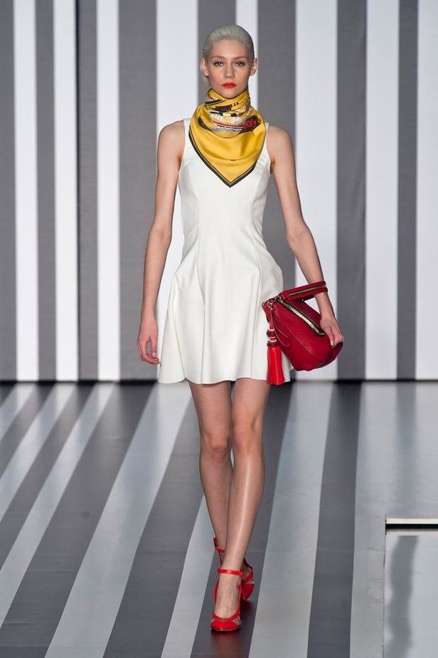 Anya Hindmarch... تصميم واحد يكسر القواعد