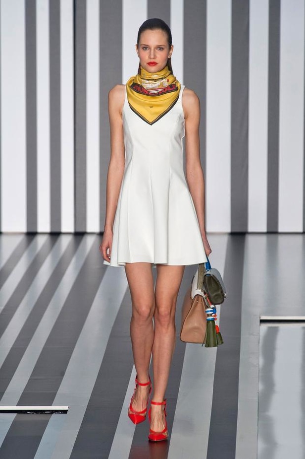 Anya Hindmarch... تصميم واحد يكسر القواعد