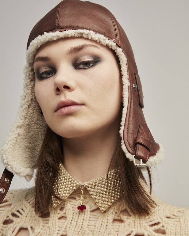 مجموعة ديور Dior لخريف وشتاء 2021-2022 تنقلنا إلى عالم القصص الخيالية بتصاميم أنثوية ساحرة