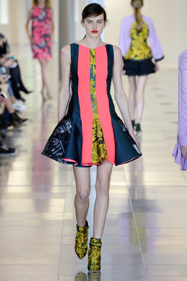 مجموعة Antonio Berardi لمحبات القصات الهندسية