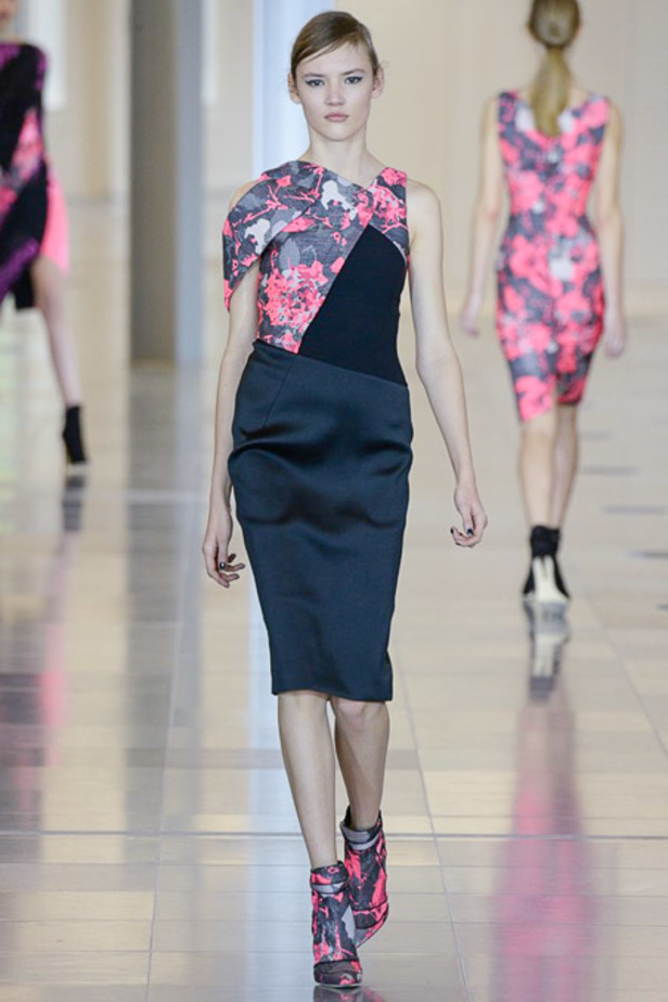 مجموعة Antonio Berardi لمحبات القصات الهندسية