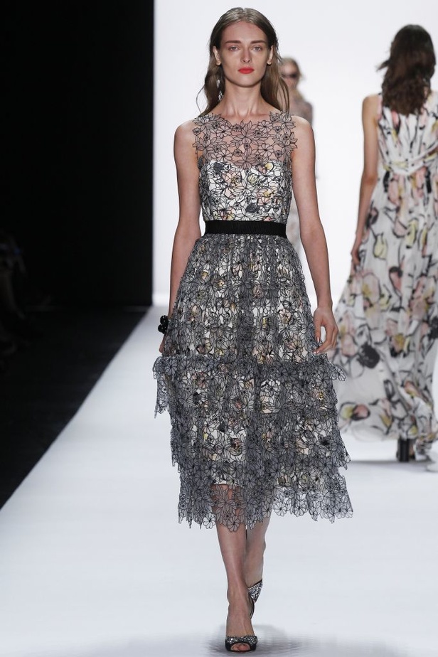 Badgley Mischka رونق السجادة الحمراء في الخمسينيات!