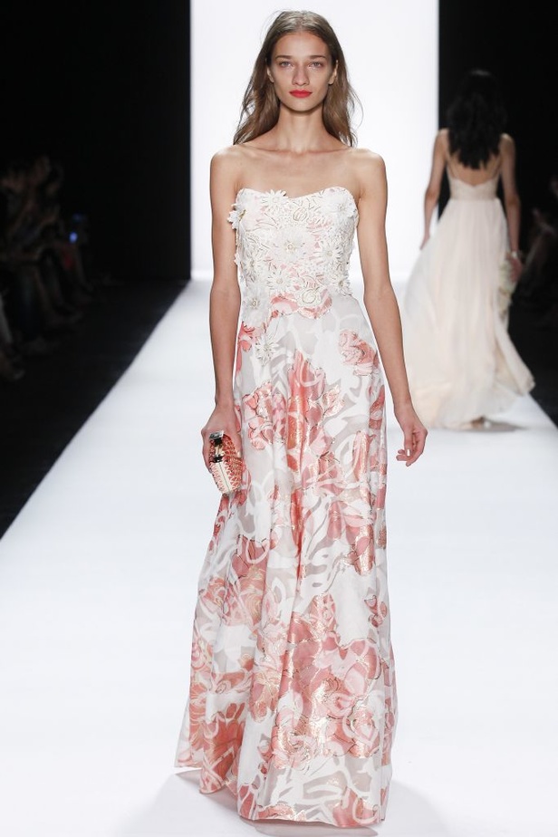 Badgley Mischka رونق السجادة الحمراء في الخمسينيات!