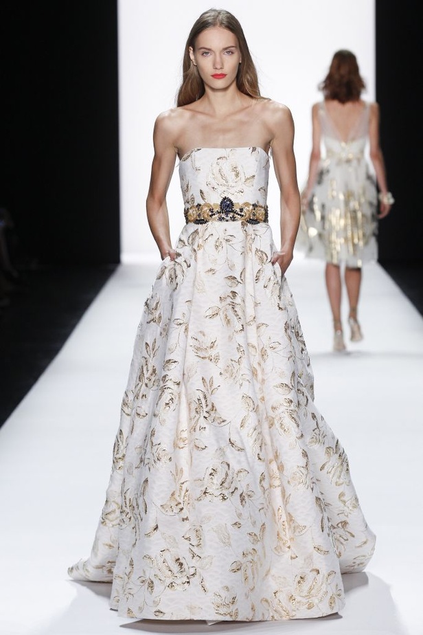 Badgley Mischka رونق السجادة الحمراء في الخمسينيات!