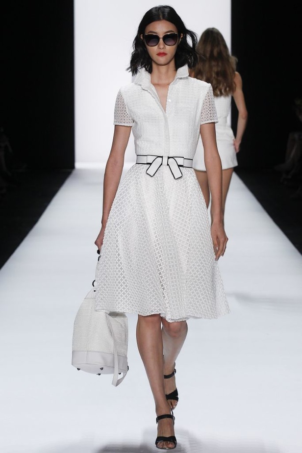 Badgley Mischka رونق السجادة الحمراء في الخمسينيات!