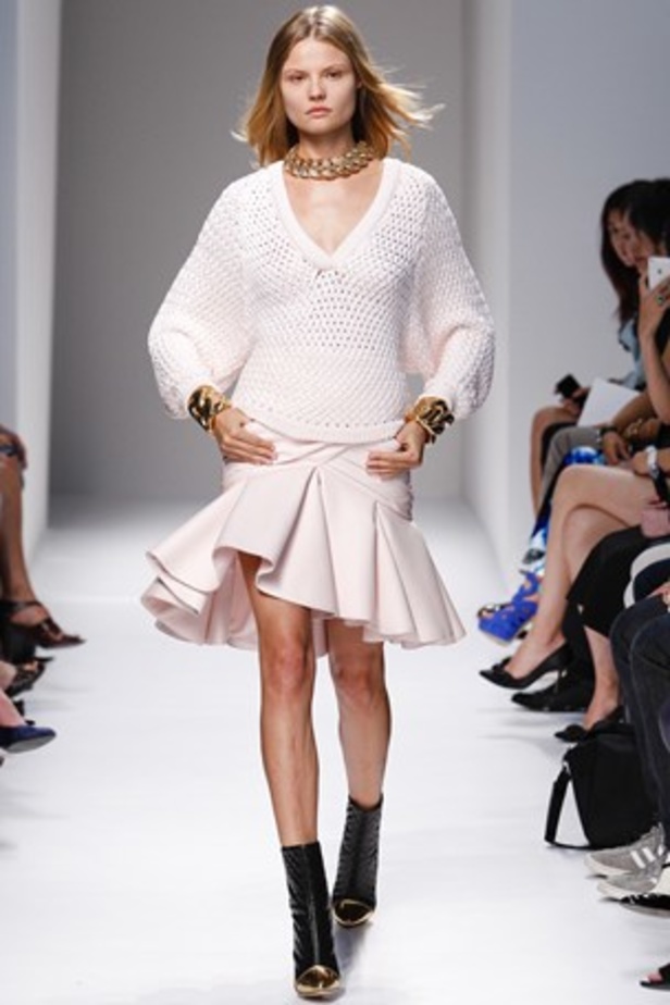 Balmain ..ربيع يبحث عن الدفء