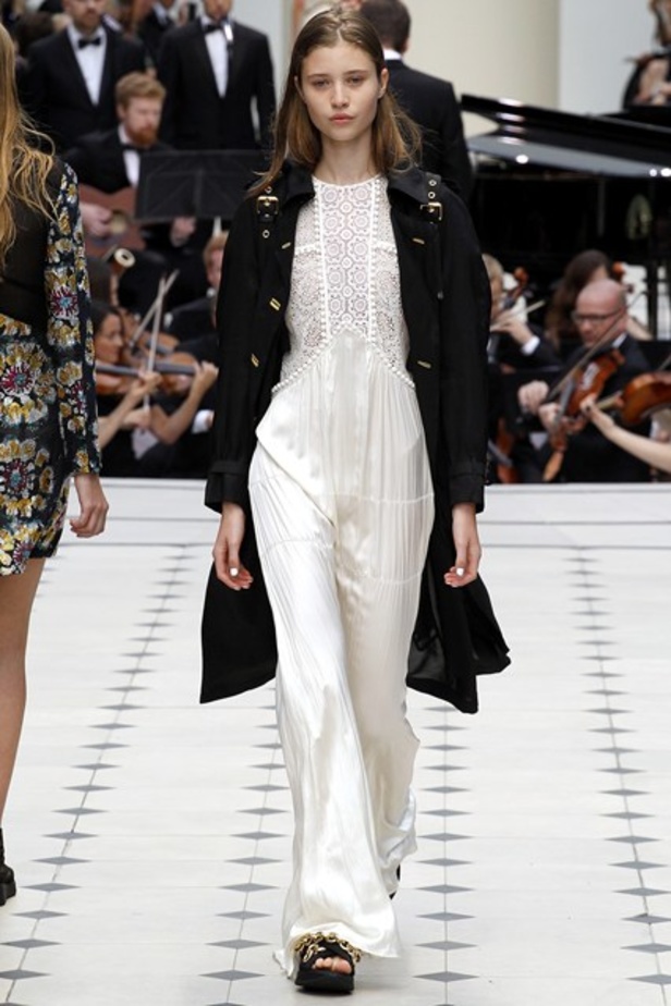 مجموعة Burberry لربيع و صيف 2016
