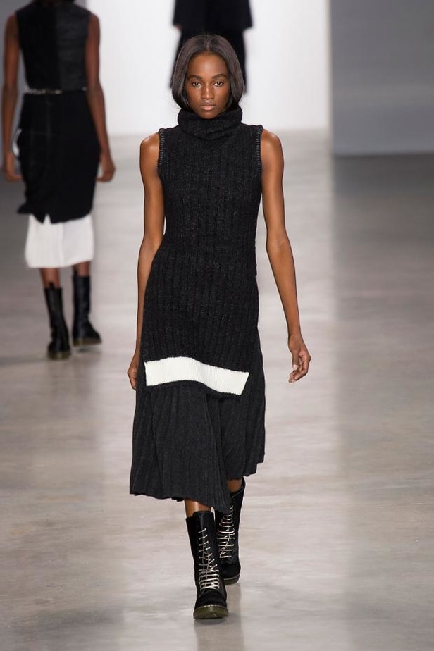 Calvin Klein يغزل الأناقة بخيوط الشمس