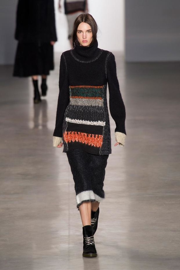 Calvin Klein يغزل الأناقة بخيوط الشمس