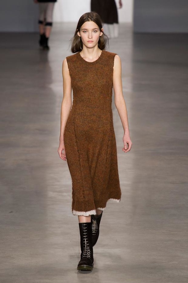 Calvin Klein يغزل الأناقة بخيوط الشمس