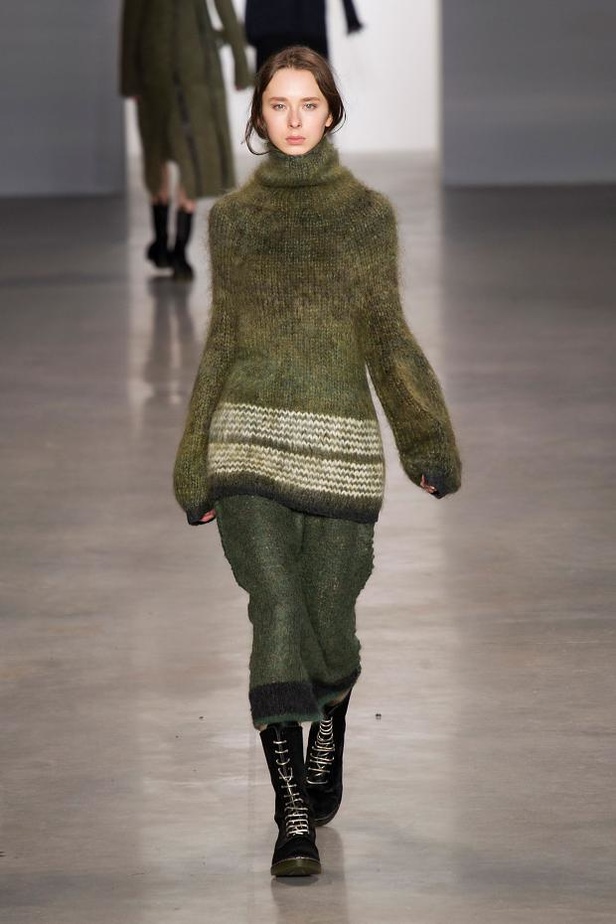 Calvin Klein يغزل الأناقة بخيوط الشمس