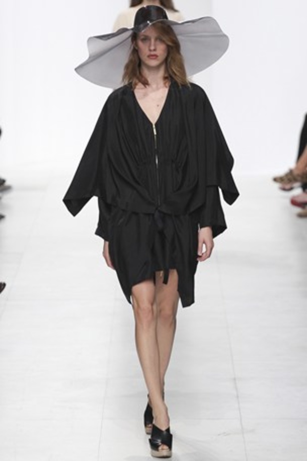 Chalayan .. هكذا يكون الصيف 