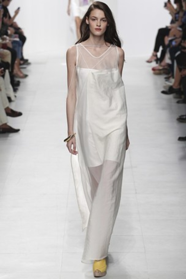 Chalayan .. هكذا يكون الصيف 