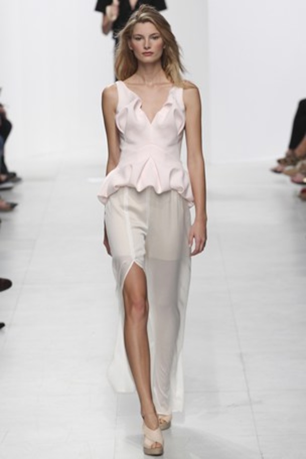 Chalayan .. هكذا يكون الصيف 
