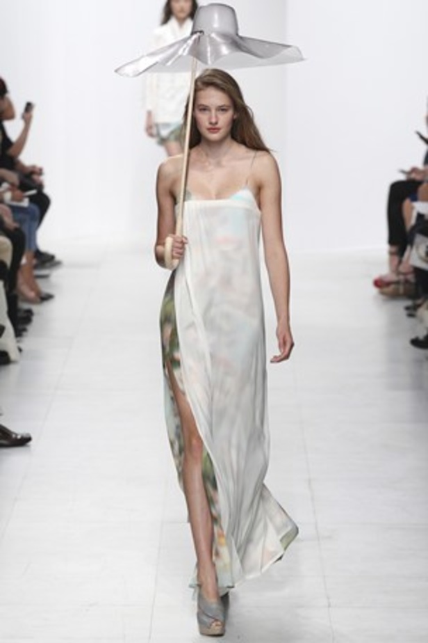 Chalayan .. هكذا يكون الصيف 