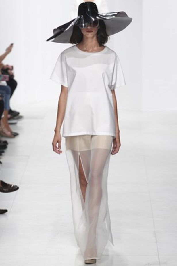 Chalayan .. هكذا يكون الصيف 