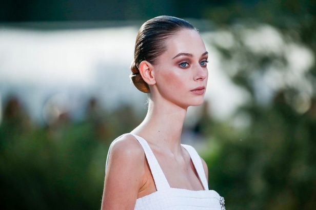 الأسود والأبيض.. عنوان مجموعة Chanel  من الألبسة الفاخرة لربيع وصيف 2020