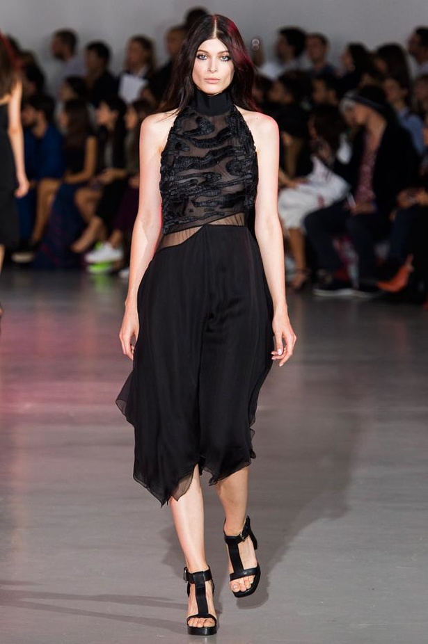 Costume National .. الحرية المتطورة