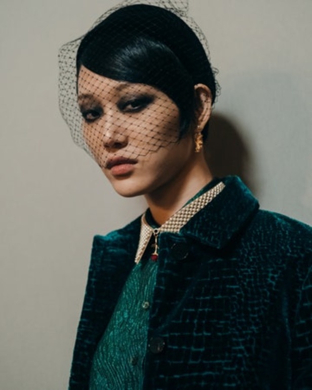 مجموعة ديور Dior لخريف وشتاء 2021-2022 تنقلنا إلى عالم القصص الخيالية بتصاميم أنثوية ساحرة