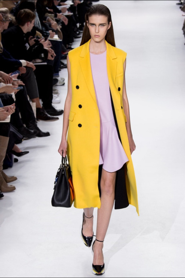 مجموعة DIOR: ألوان أنثوية وقصّات رجالية