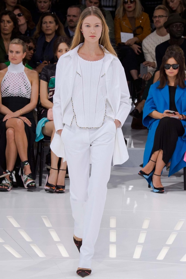 مجموعة Christian Dior تجمع بين الحداثة وحقبة الثمانينات