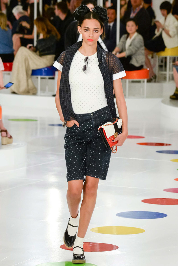 رحلة ساحرة إلى سيول في عرض "Chanel Cruise" 