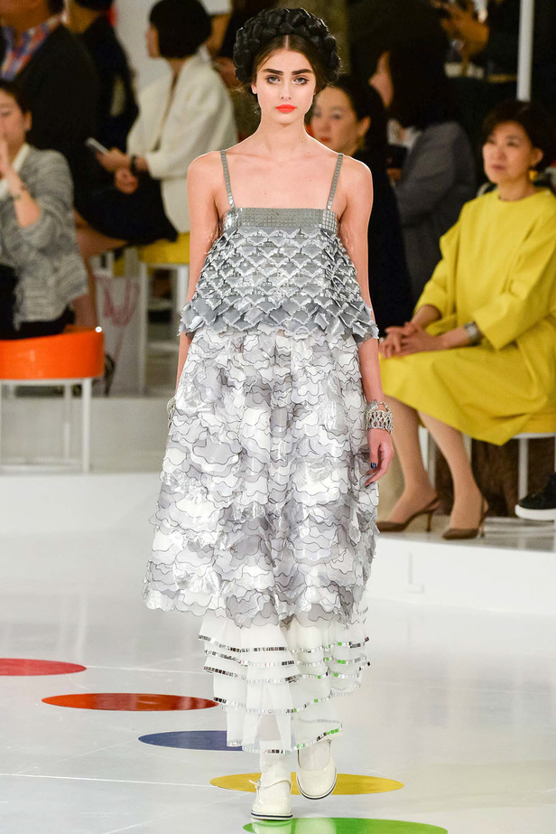 رحلة ساحرة إلى سيول في عرض "Chanel Cruise" 