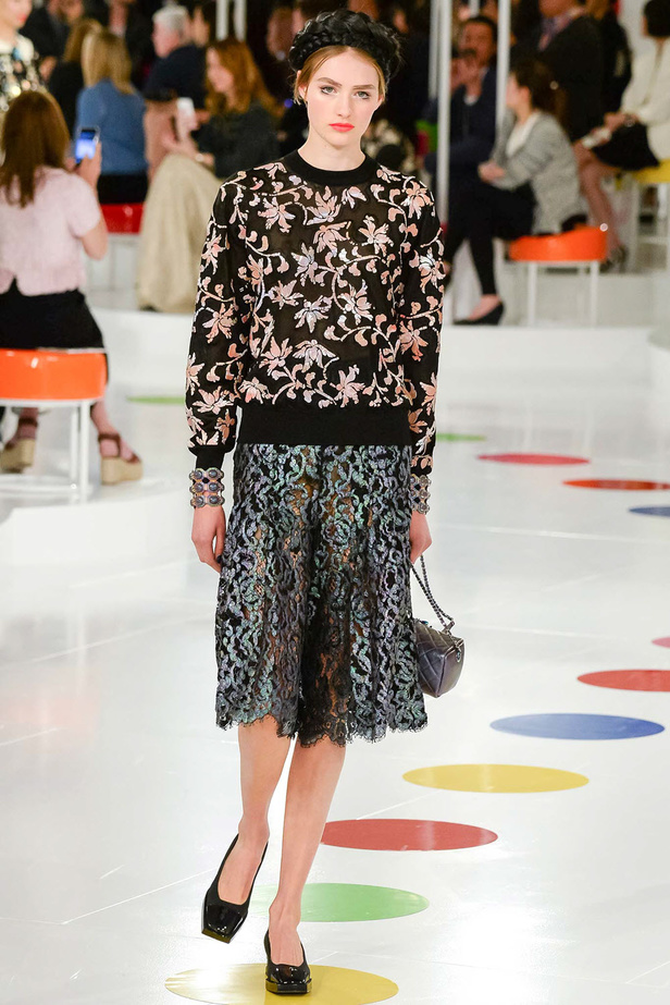 رحلة ساحرة إلى سيول في عرض "Chanel Cruise" 