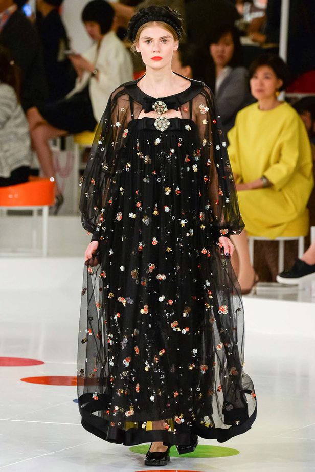 رحلة ساحرة إلى سيول في عرض "Chanel Cruise" 