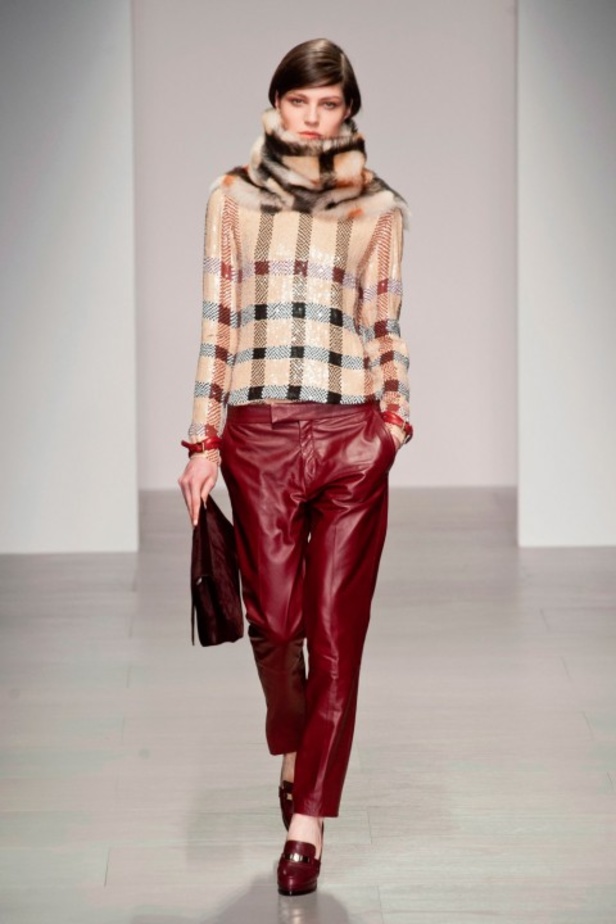 Daks: أزياء عسكرية بلمسات أنثوية