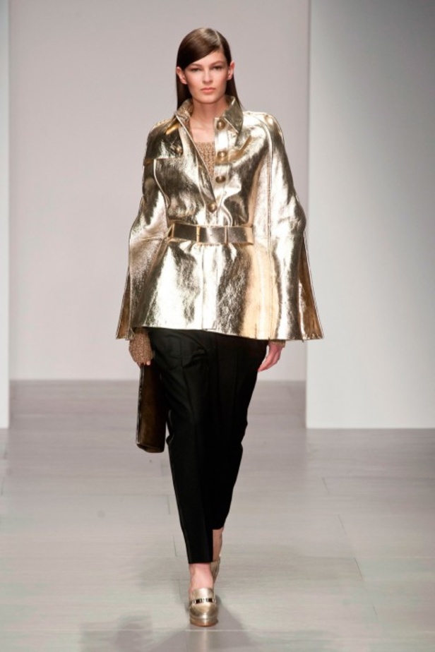 Daks: أزياء عسكرية بلمسات أنثوية