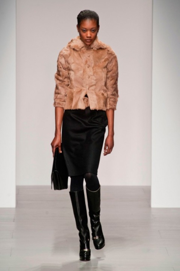 Daks: أزياء عسكرية بلمسات أنثوية