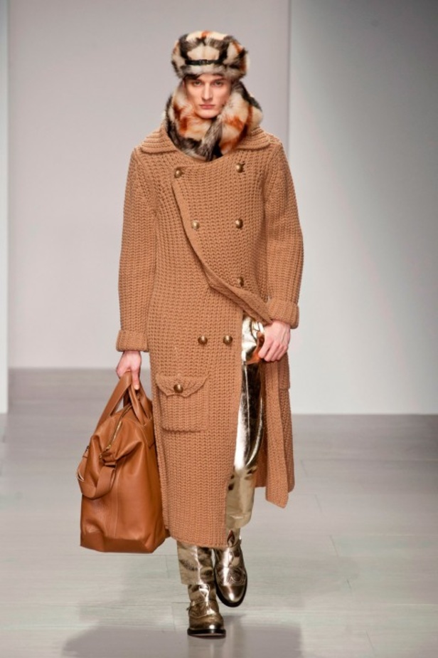 Daks: أزياء عسكرية بلمسات أنثوية