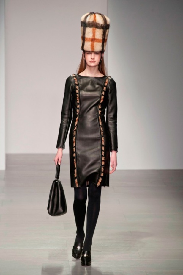 Daks: أزياء عسكرية بلمسات أنثوية