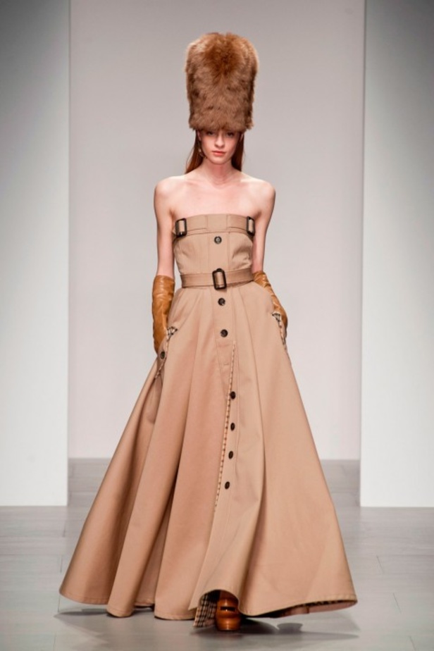 Daks: أزياء عسكرية بلمسات أنثوية