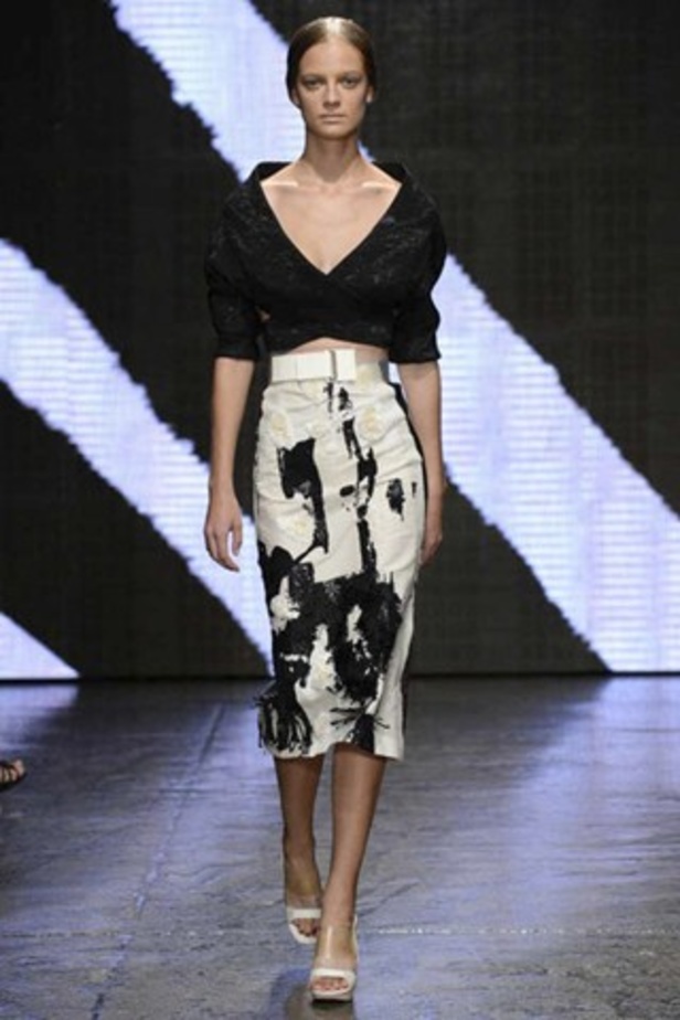 أناقتك العصرية مع Donna Karan