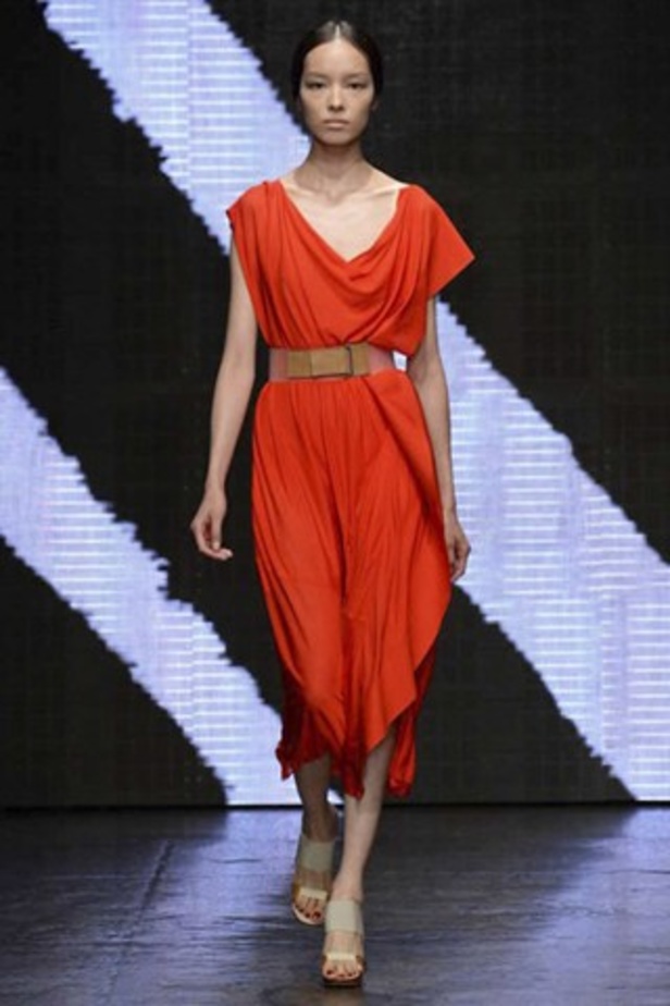 أناقتك العصرية مع Donna Karan