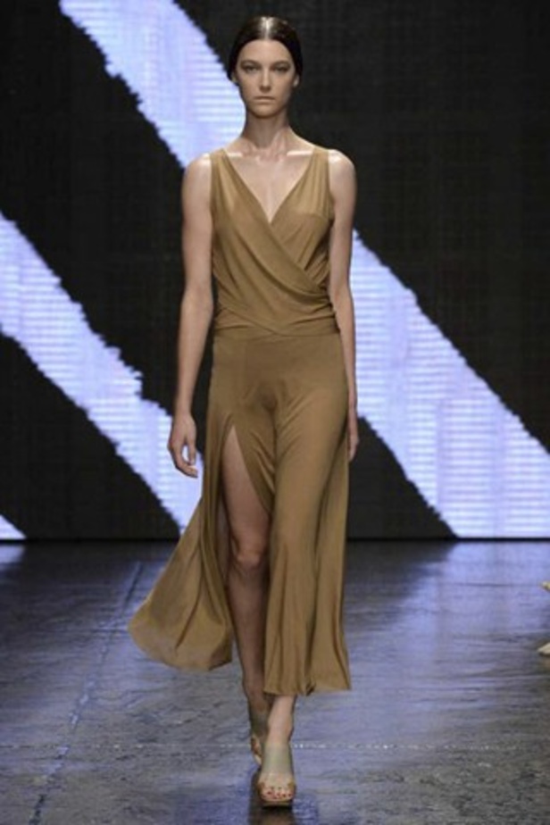 أناقتك العصرية مع Donna Karan