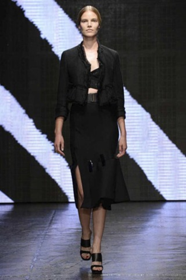 أناقتك العصرية مع Donna Karan