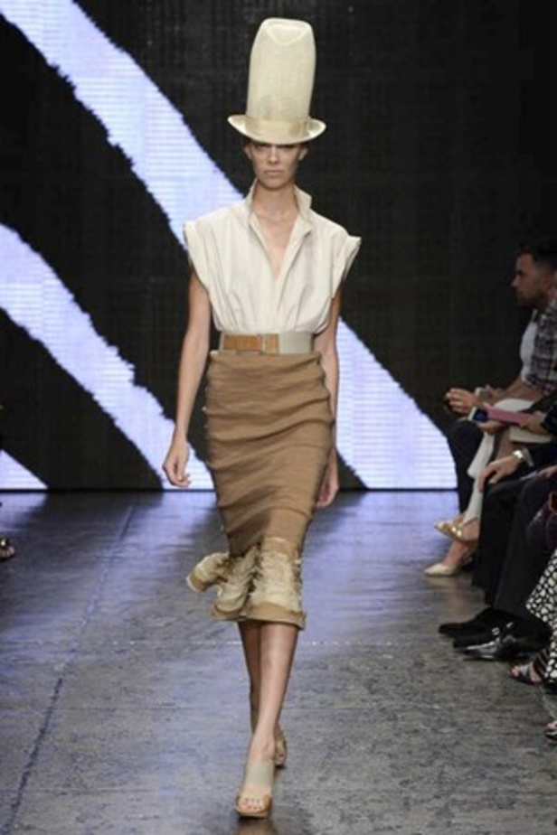 أناقتك العصرية مع Donna Karan