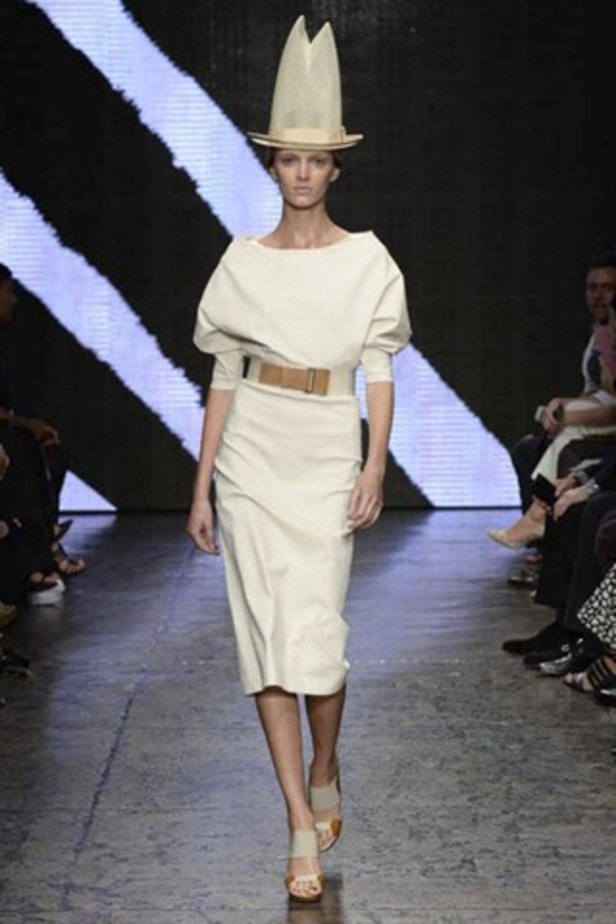 أناقتك العصرية مع Donna Karan