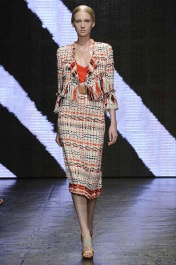 أناقتك العصرية مع Donna Karan