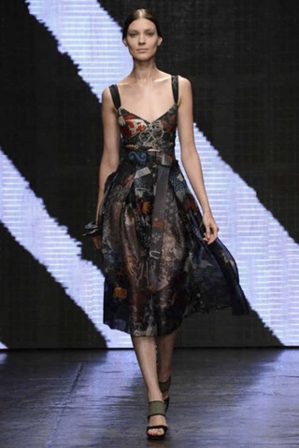 أناقتك العصرية مع Donna Karan