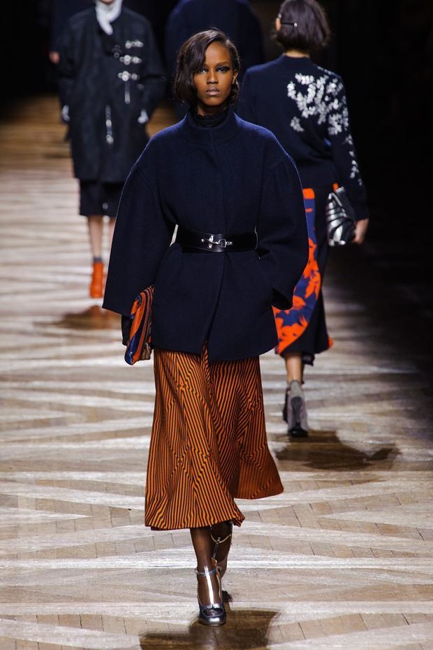 Dries Van Noten... أناقة الخطوط الوهمية
