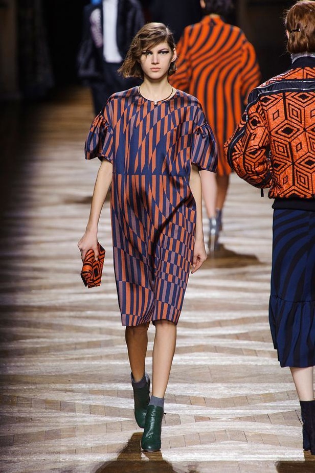Dries Van Noten... أناقة الخطوط الوهمية